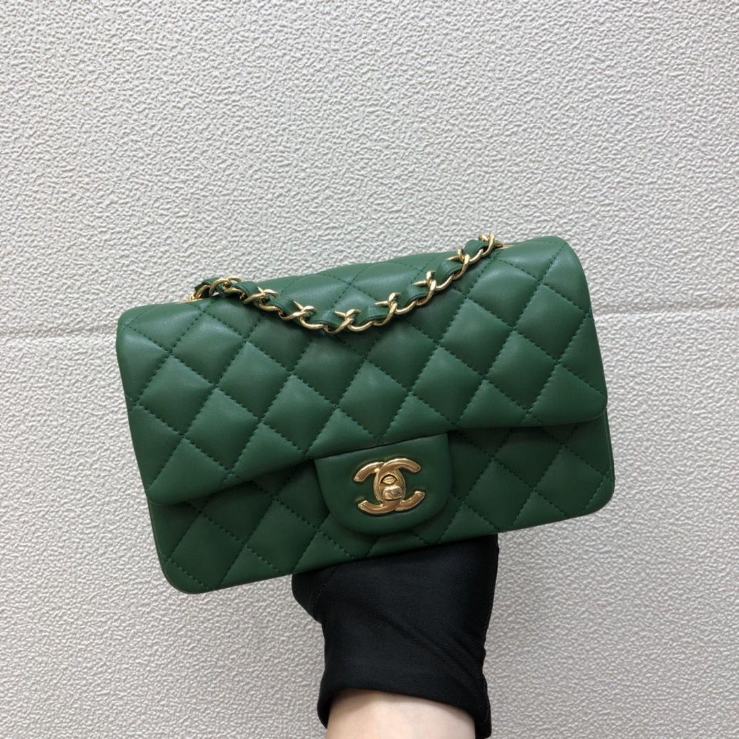 A01116, Classic Handbag, Chanel handbag, Lambskin