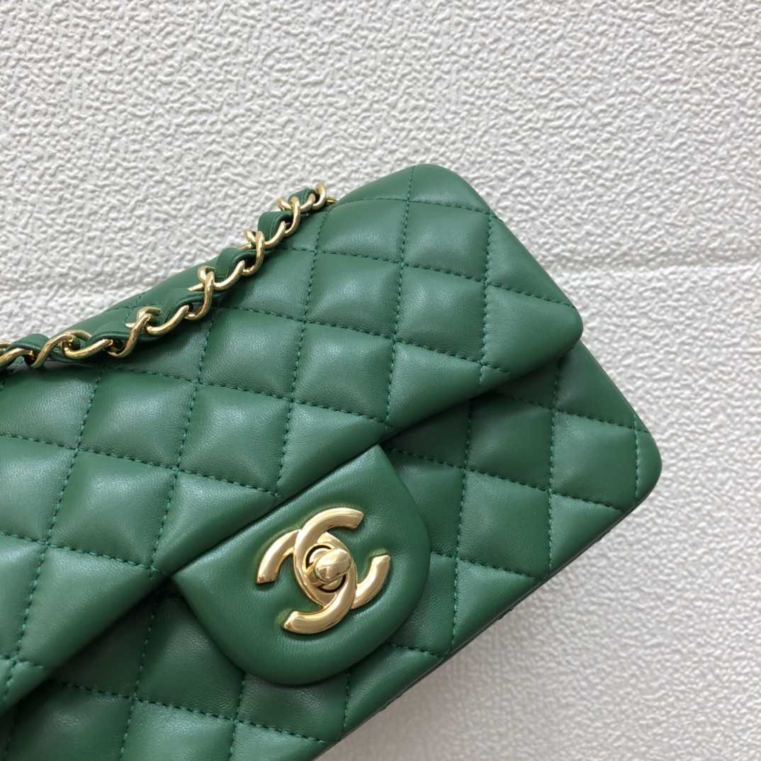 A01116, Classic Handbag, Chanel handbag, Lambskin