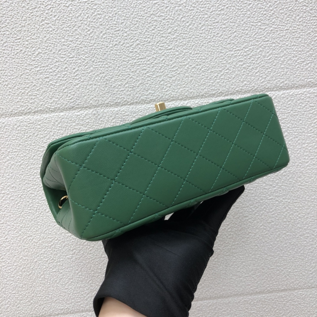 A01116, Classic Handbag, Chanel handbag, Lambskin