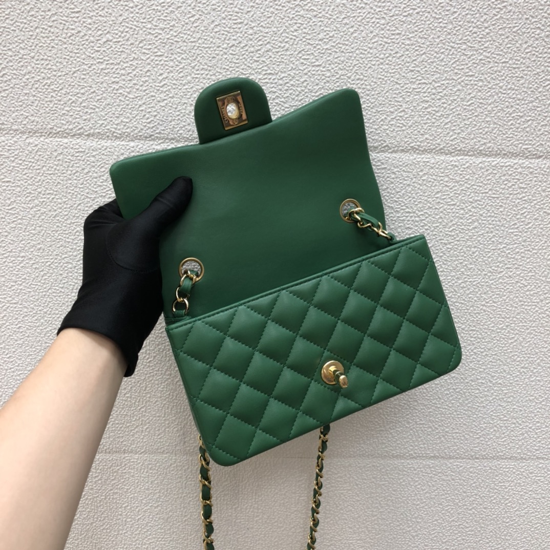 A01116, Classic Handbag, Chanel handbag, Lambskin