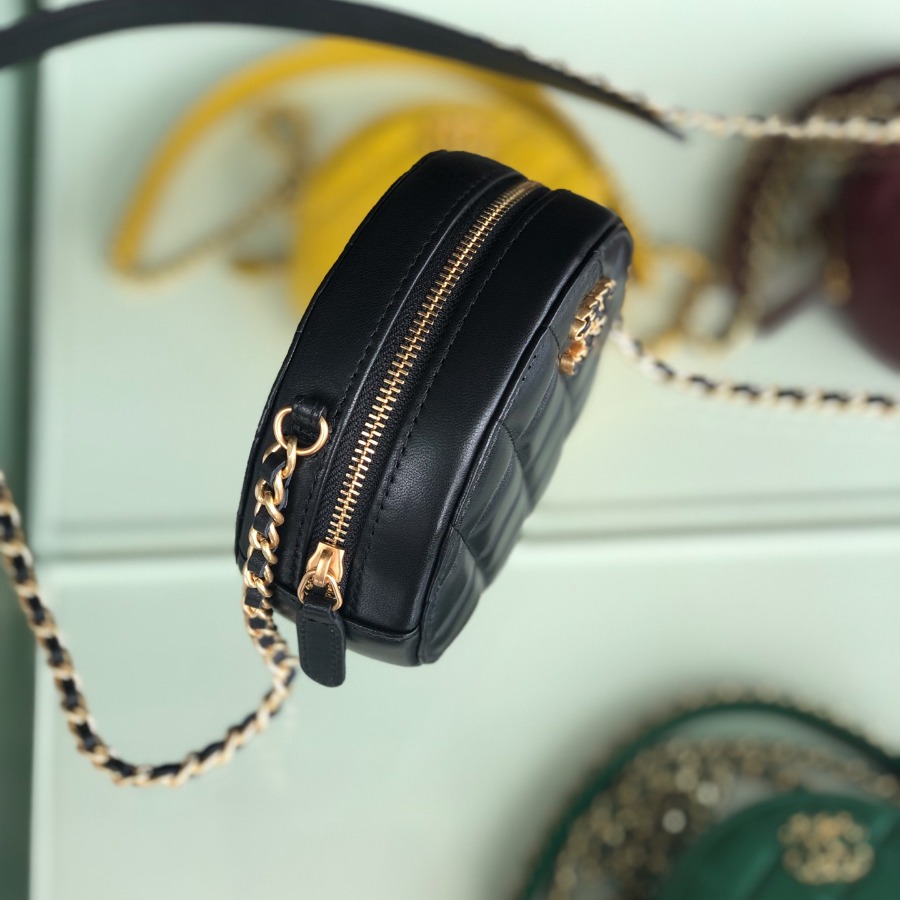 AP0725 clutch with chain  CHANEL BAG