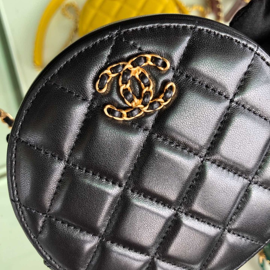 AP0725 clutch with chain  CHANEL BAG