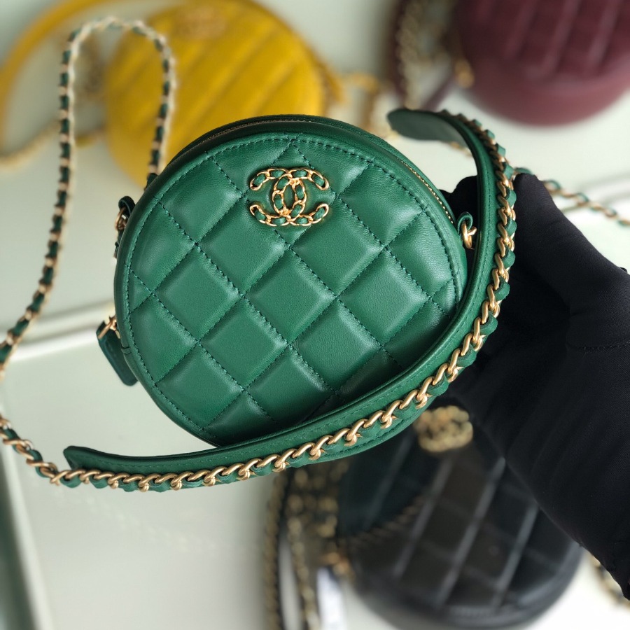 AP0725 clutch with chain  CHANEL BAG