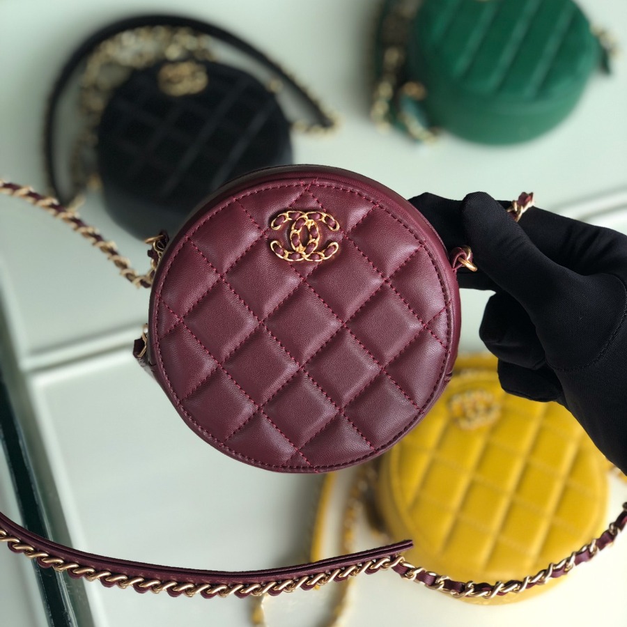 AP0725 clutch with chain  CHANEL BAG