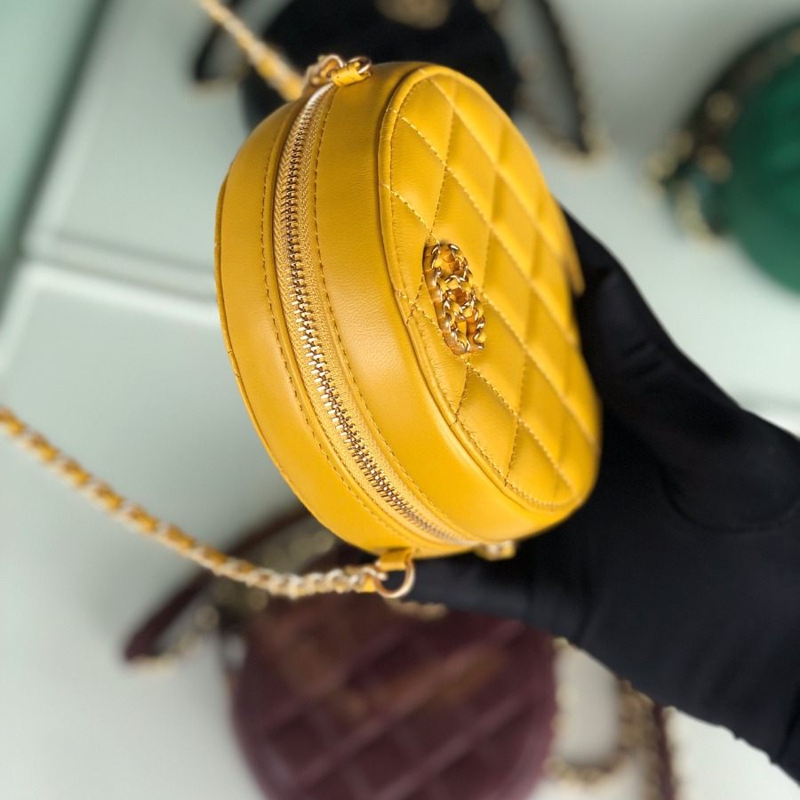 AP0725 clutch with chain  CHANEL BAG