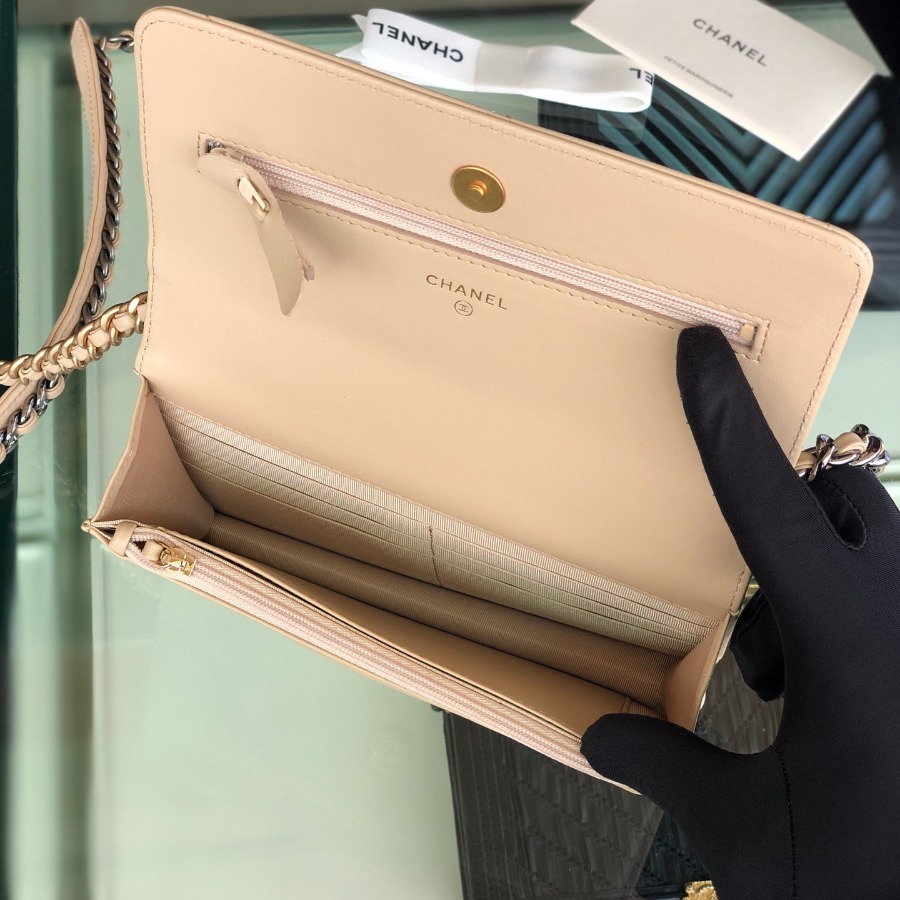 AP0957 chanel 19 wallet on chain, Chanel 19 Bag