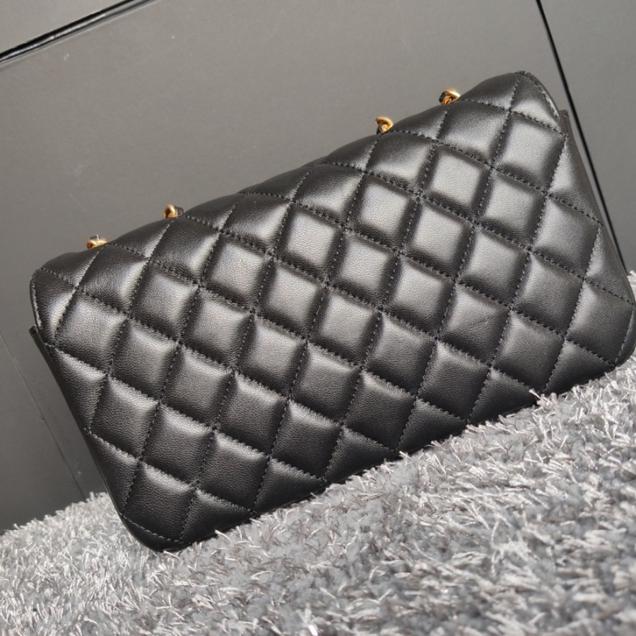  A57275, Small Flap Bag, Lambskin & Gold-Tone Metal, Chanel handbag