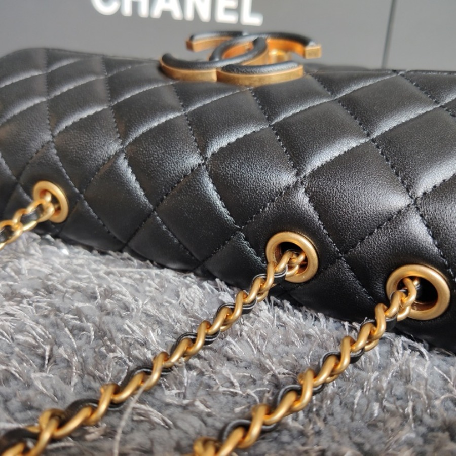  A57275, Small Flap Bag, Lambskin & Gold-Tone Metal, Chanel handbag