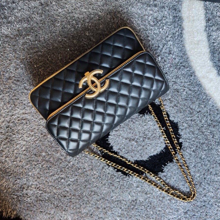  A57276, Flap Bag, Lambskin & Gold-Tone Metal, Chanel handbag
