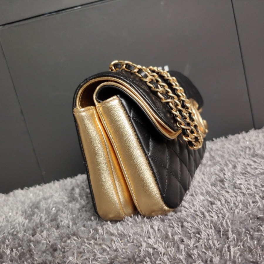  A57275, Small Flap Bag, Lambskin & Gold-Tone Metal, Chanel handbag