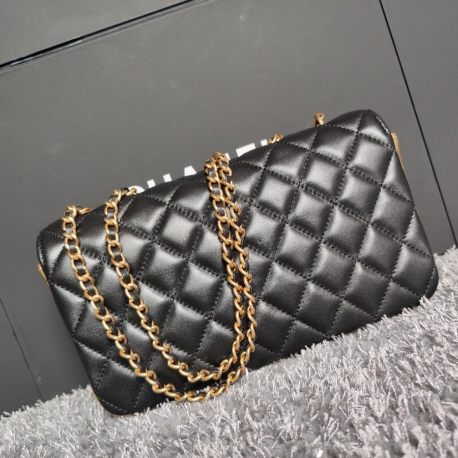  A57275, Small Flap Bag, Lambskin & Gold-Tone Metal, Chanel handbag