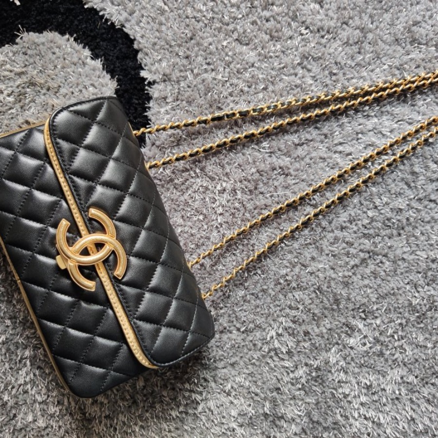  A57275, Small Flap Bag, Lambskin & Gold-Tone Metal, Chanel handbag
