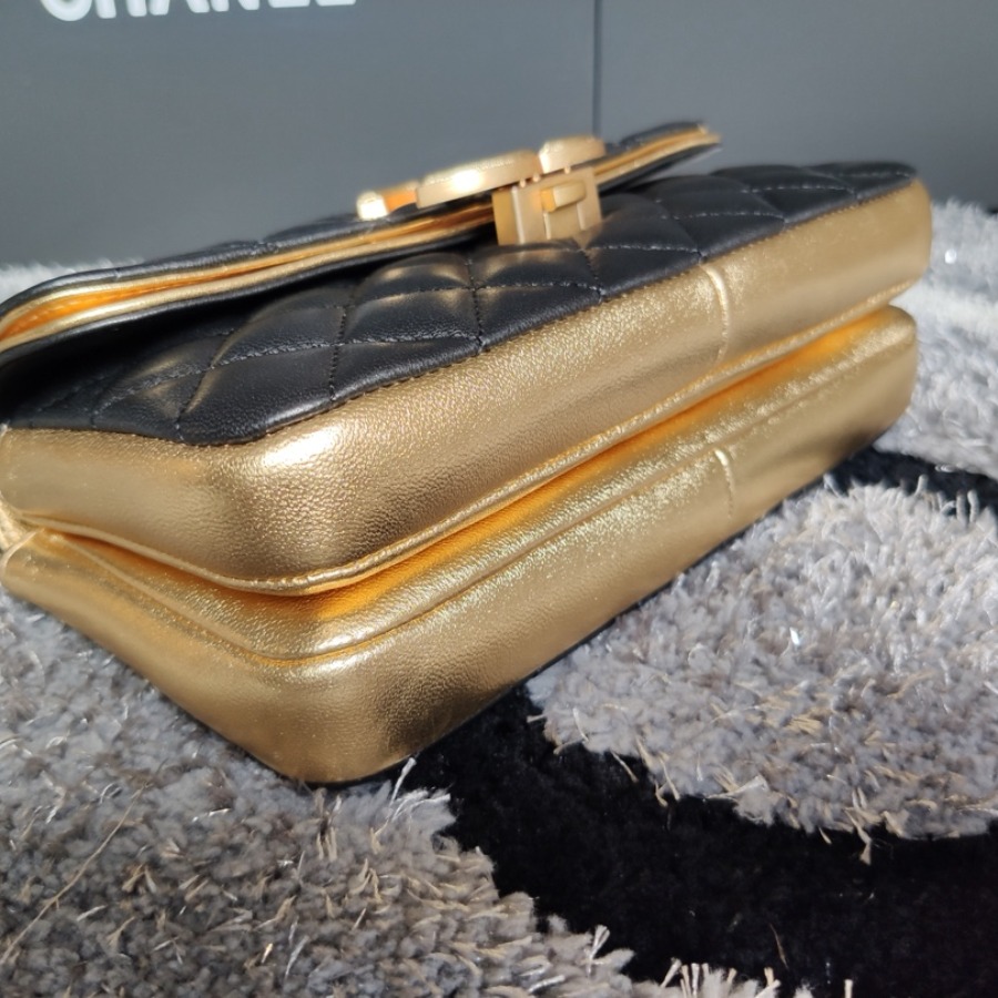  A57275, Small Flap Bag, Lambskin & Gold-Tone Metal, Chanel handbag