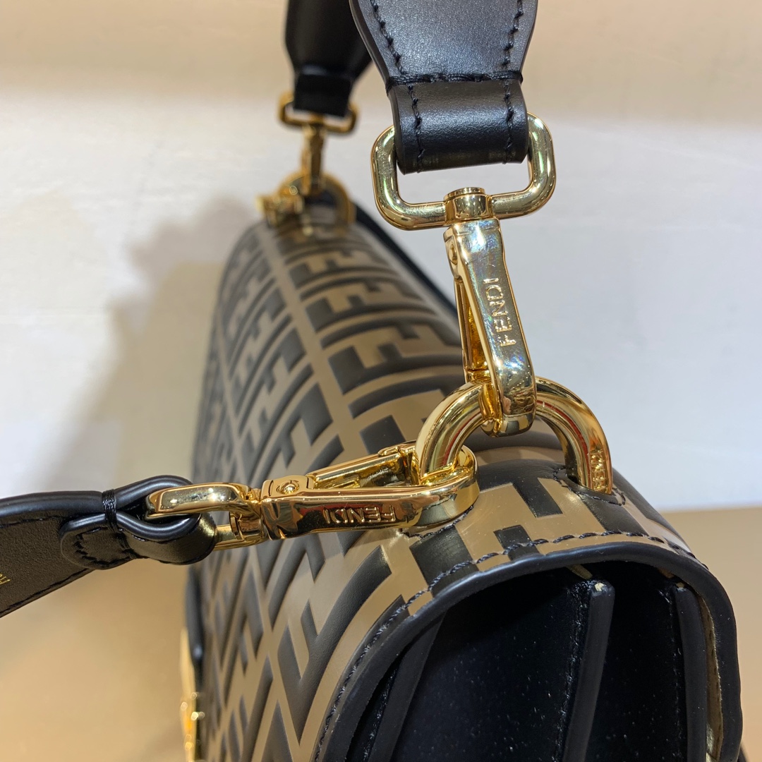 KAN U, Black leather bag, Fendi Shoulder Bag
