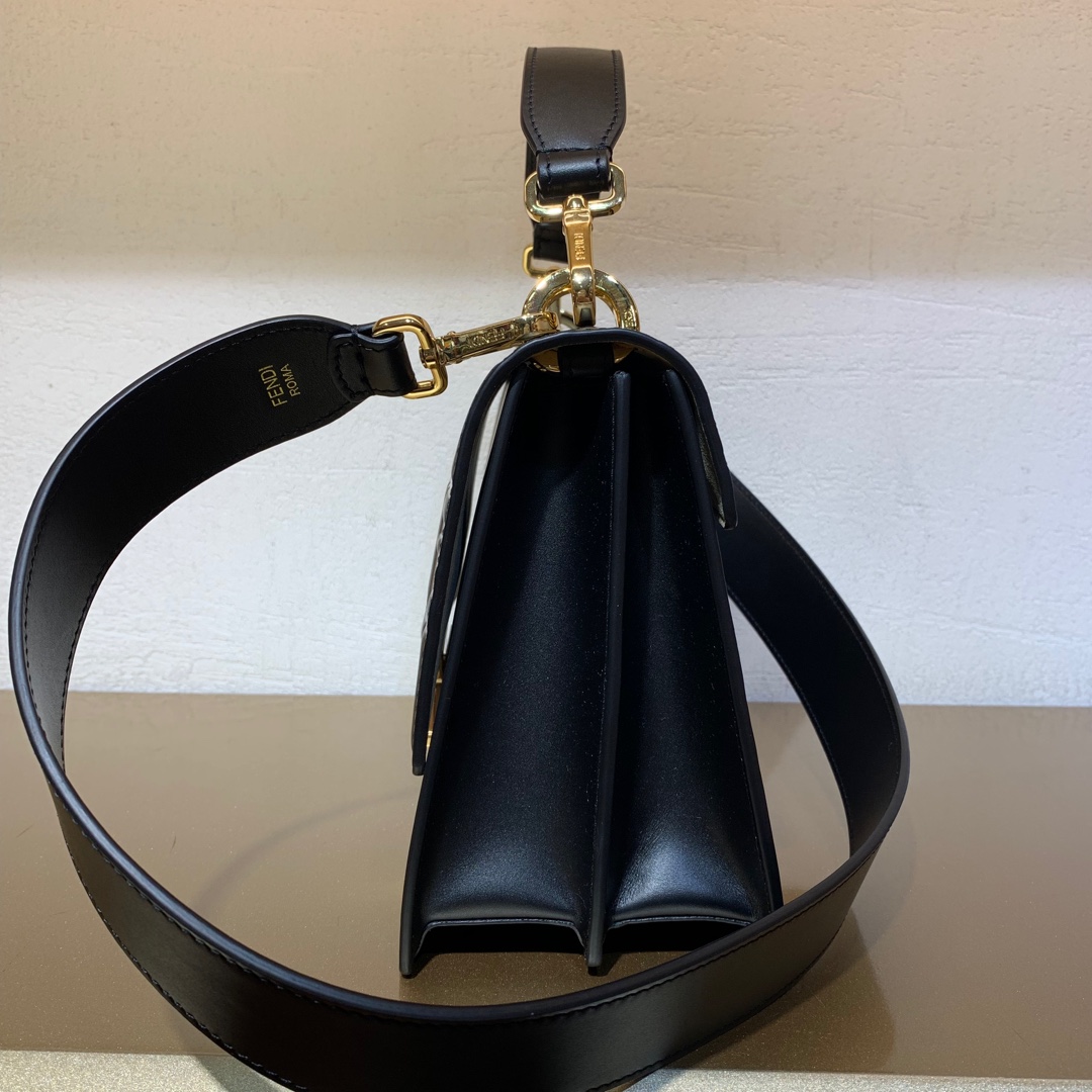 KAN U, Black leather bag, Fendi Shoulder Bag