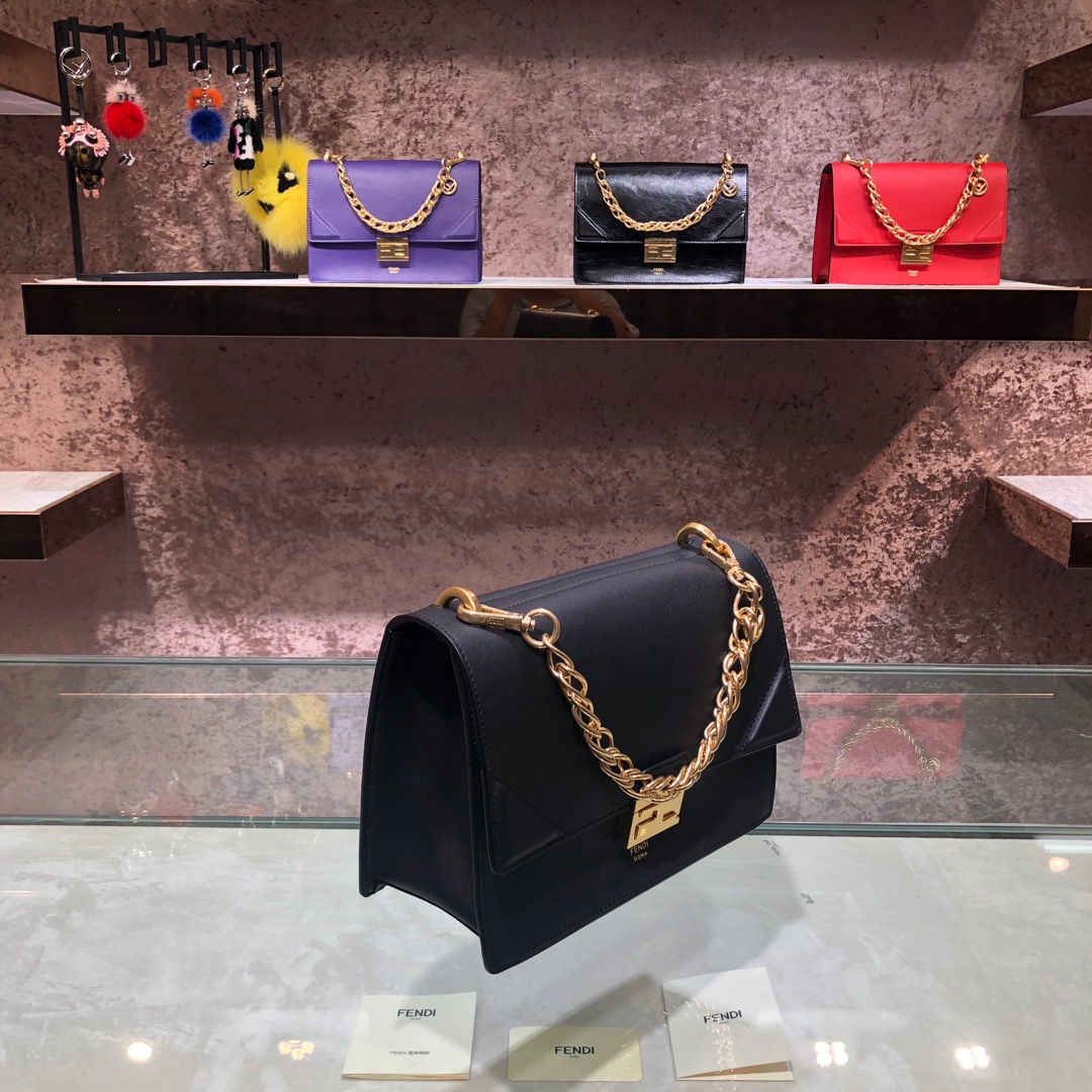KAN U, Black leather bag, Fendi Shoulder Bag