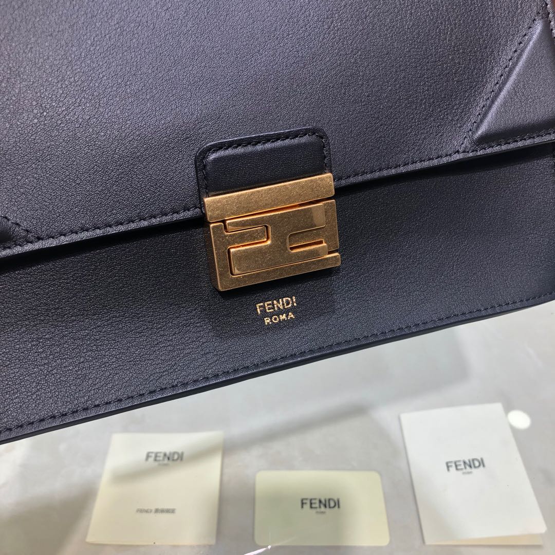KAN U, Black leather bag, Fendi Shoulder Bag