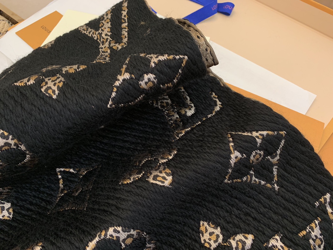 M75885 MONOGRAM GIANT JUNGLE LOGOMANIA SCARF