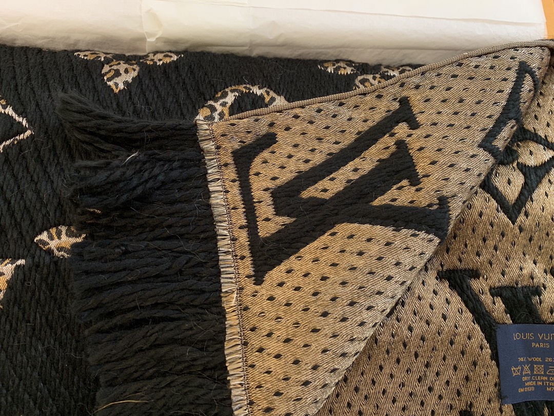 M75885 MONOGRAM GIANT JUNGLE LOGOMANIA SCARF