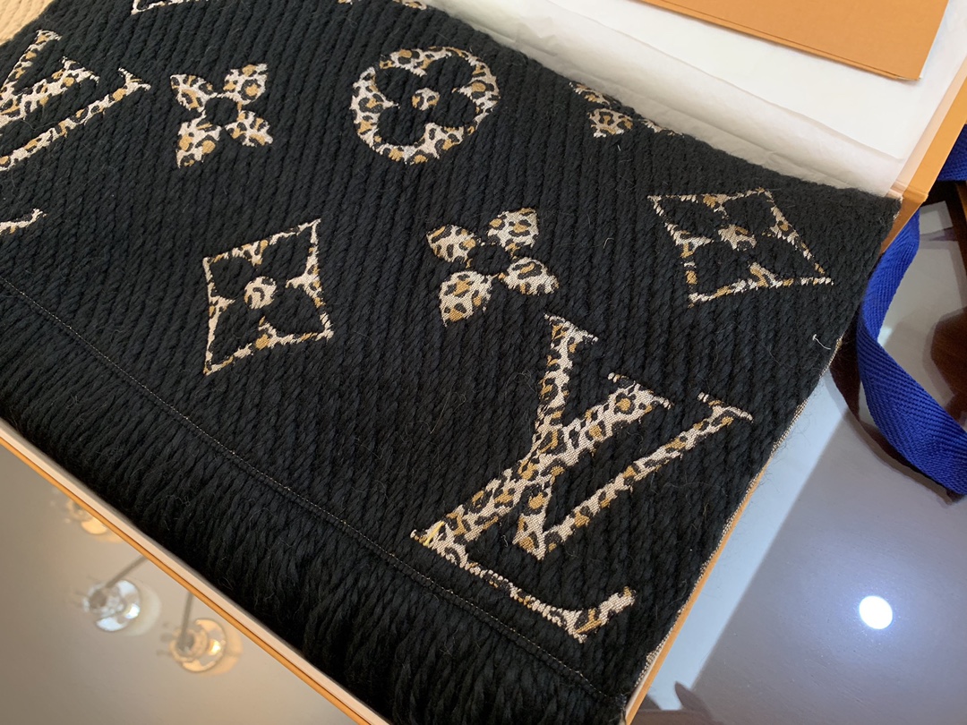 M75885 MONOGRAM GIANT JUNGLE LOGOMANIA SCARF