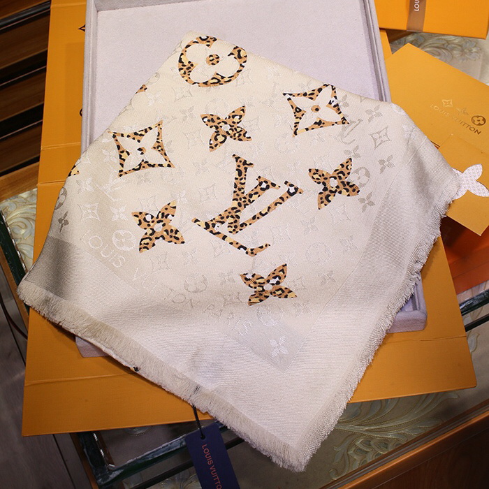 M75883 MONOGRAM GIANT JUNGLE SHAWL, LOUIS VUITTON LV