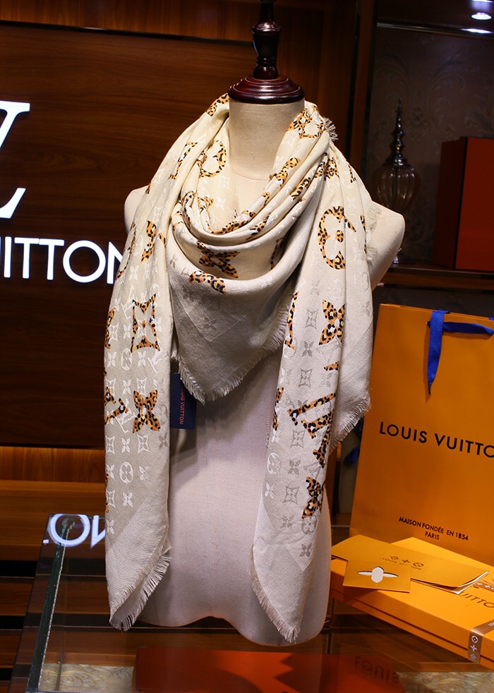 M75883 MONOGRAM GIANT JUNGLE SHAWL, LOUIS VUITTON LV