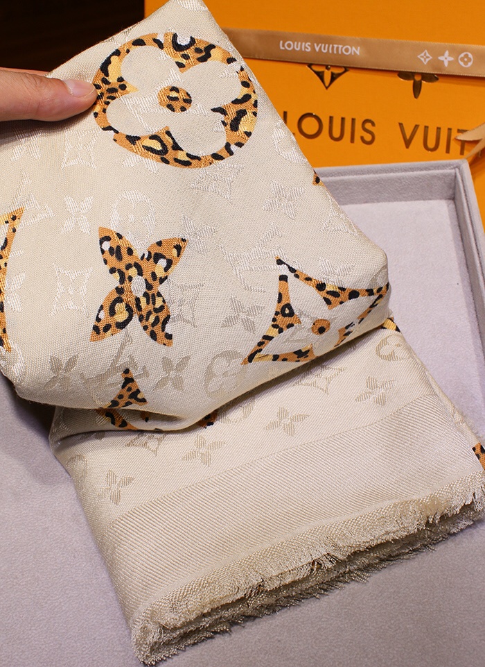 M75883 MONOGRAM GIANT JUNGLE SHAWL, LOUIS VUITTON LV