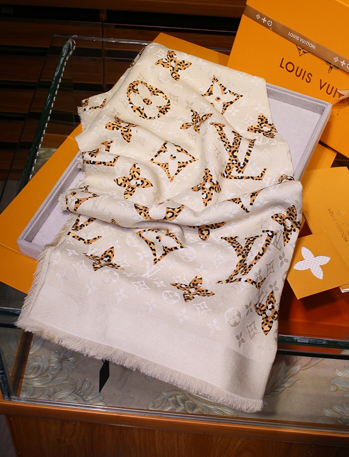 M75883 MONOGRAM GIANT JUNGLE SHAWL, LOUIS VUITTON LV