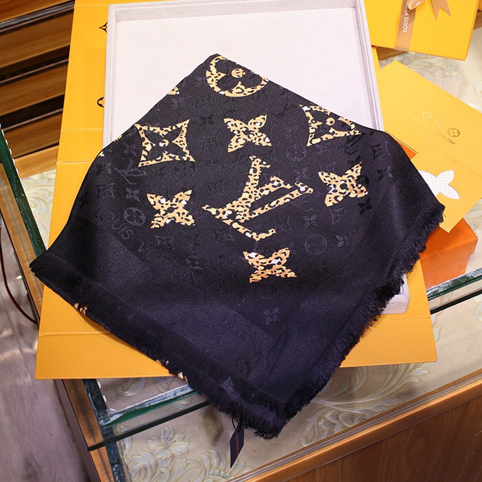 M75882 MONOGRAM GIANT JUNGLE SHAWL, LOUIS VUITTON LV