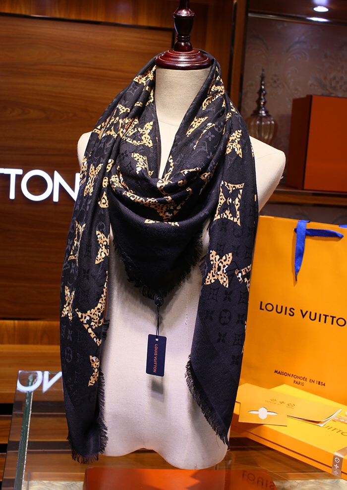 M75882 MONOGRAM GIANT JUNGLE SHAWL, LOUIS VUITTON LV