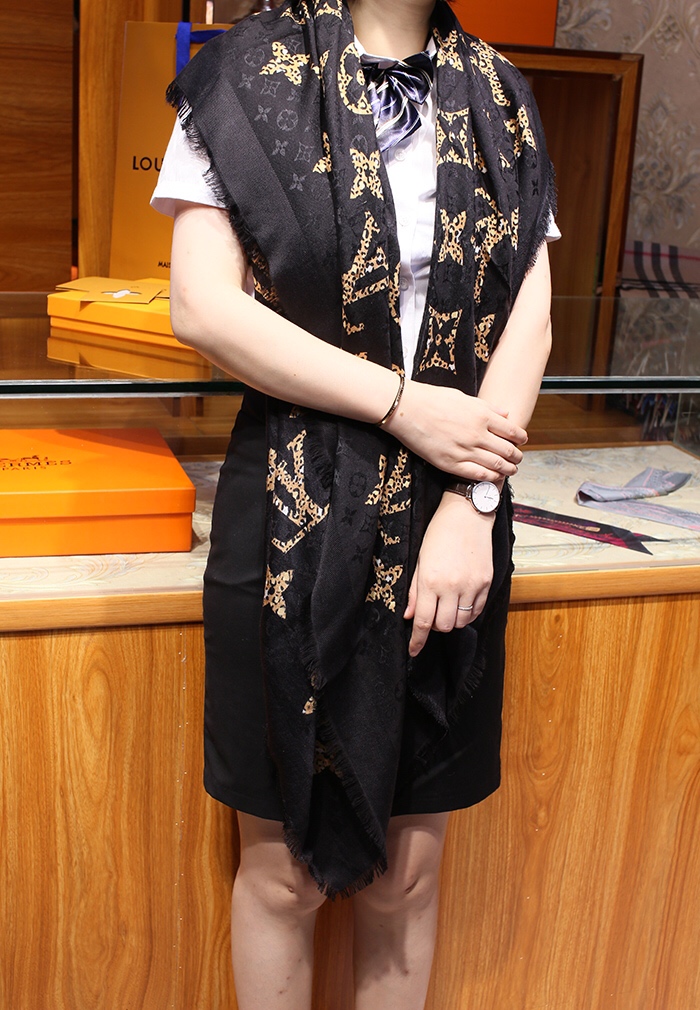 M75882 MONOGRAM GIANT JUNGLE SHAWL, LOUIS VUITTON LV