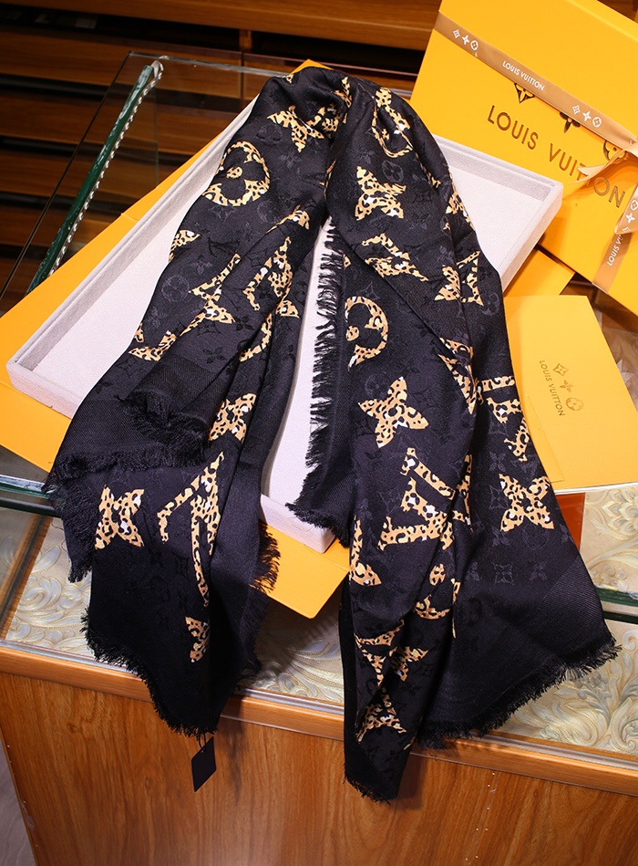 M75882 MONOGRAM GIANT JUNGLE SHAWL, LOUIS VUITTON LV