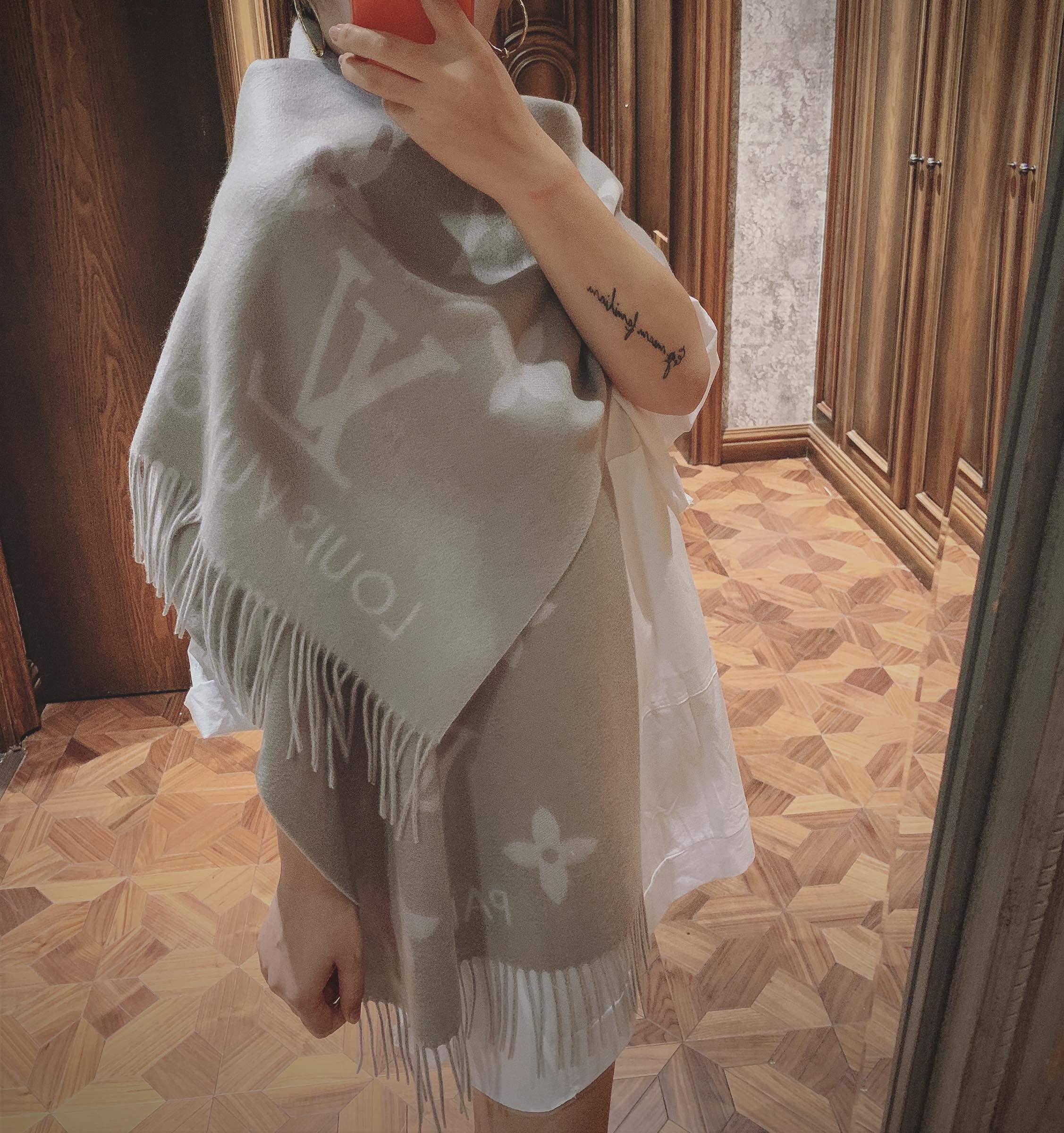 REYKJAVIK GRADIENT SCARF, LOUIS VUITTON LV