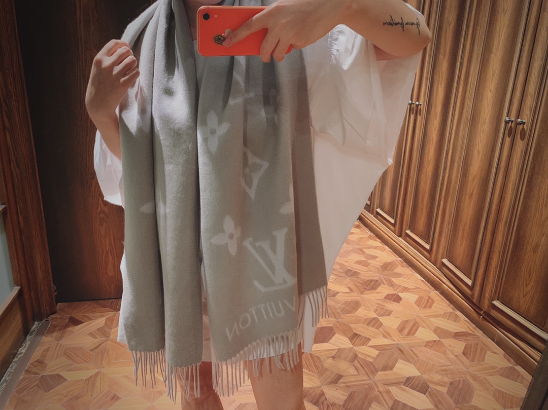 REYKJAVIK GRADIENT SCARF, LOUIS VUITTON LV