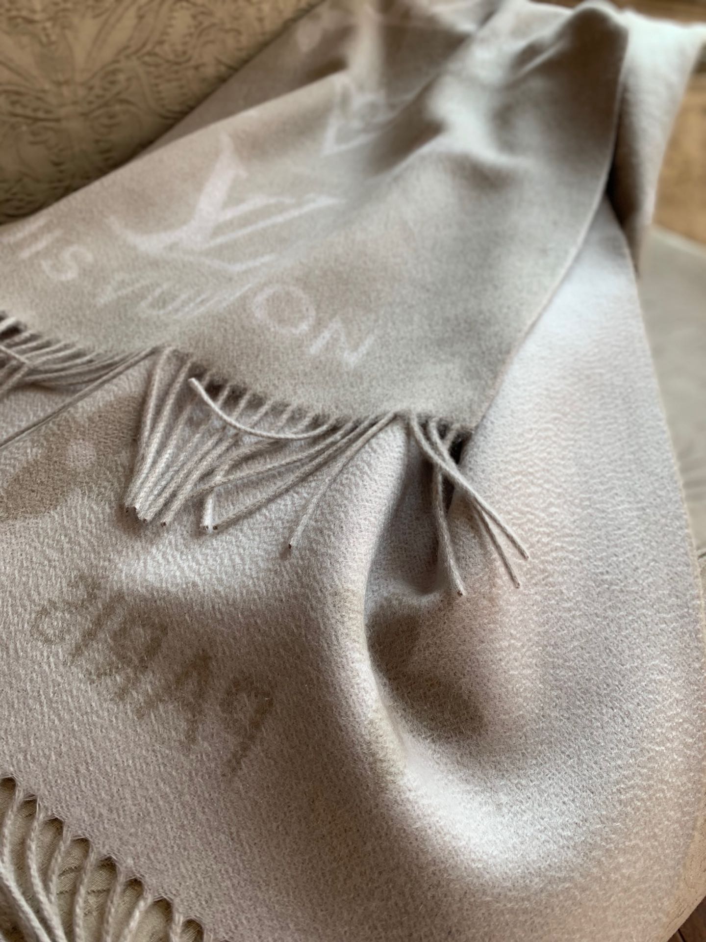 REYKJAVIK GRADIENT SCARF, LOUIS VUITTON LV