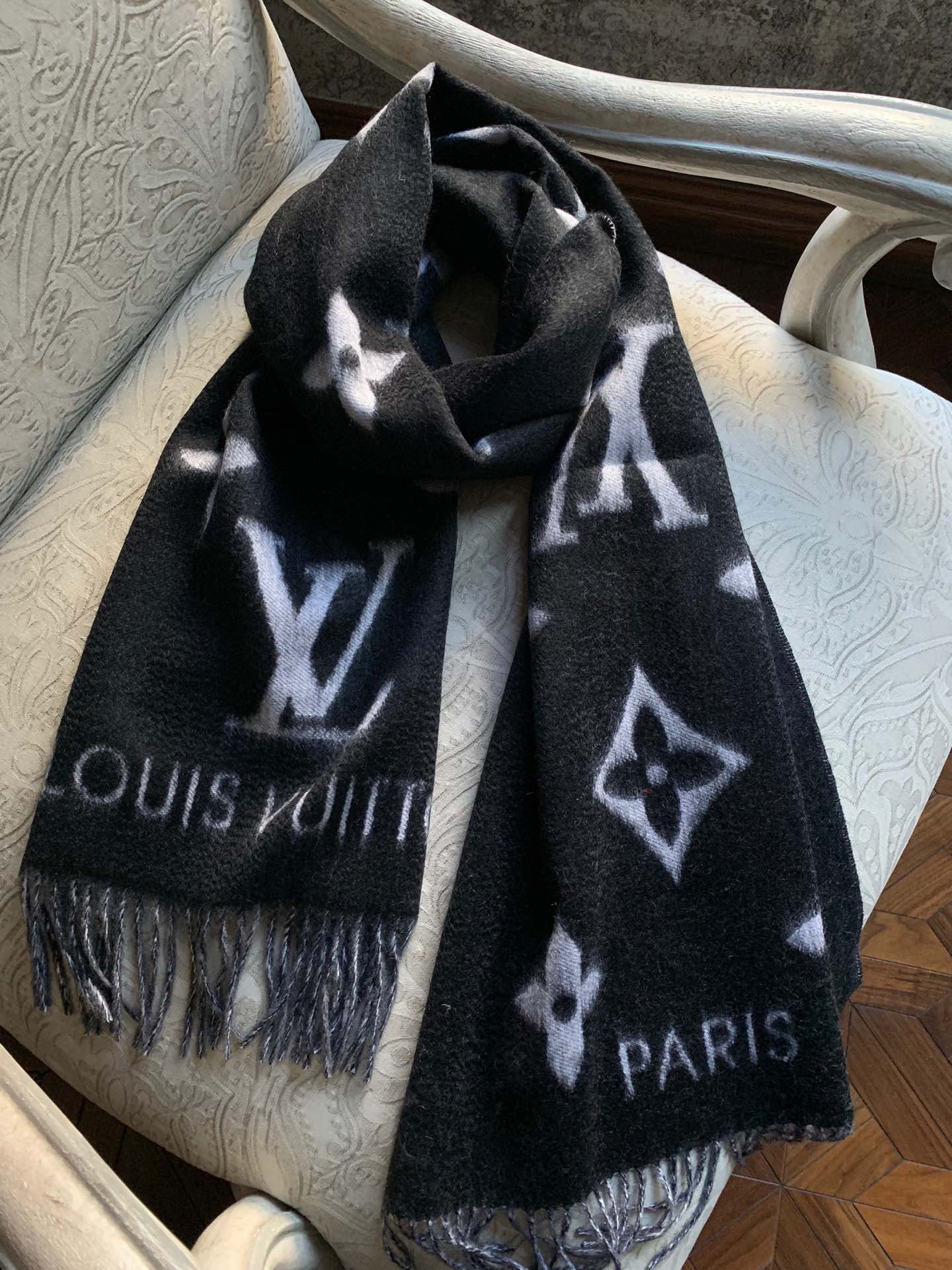 REYKJAVIK GRADIENT SCARF, LOUIS VUITTON LV