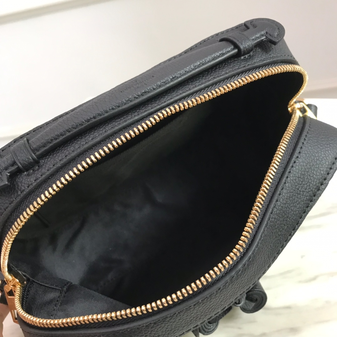 M44593, SAINTONGE, Louis Vuitton LV