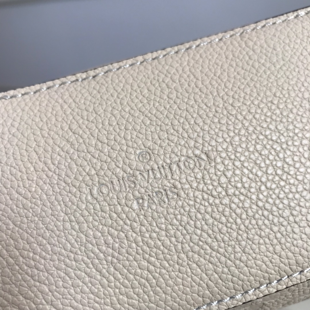 M44597, SAINTONGE, Louis Vuitton LV