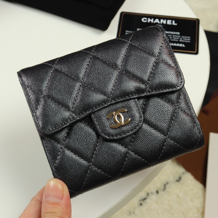A81900  classic small flap wallet, CAVIAR CALFSKIN