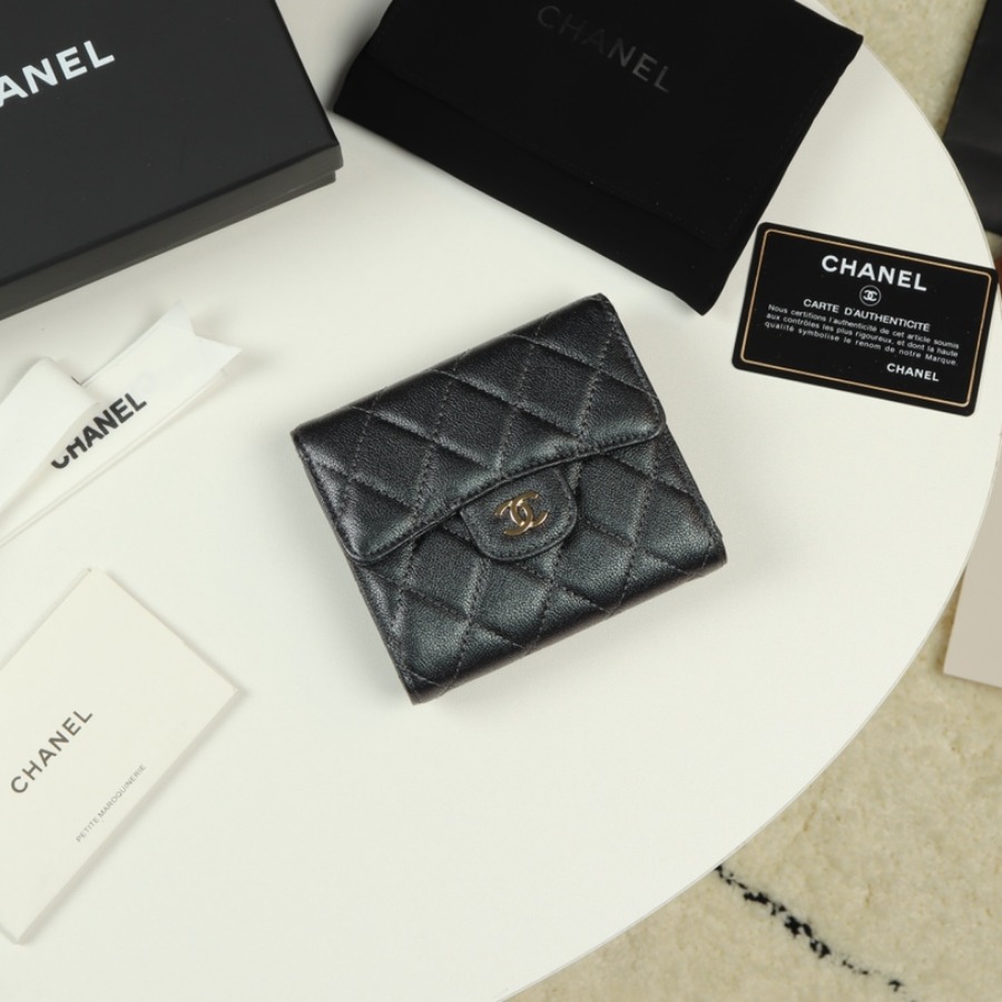 A81900  classic small flap wallet, CAVIAR CALFSKIN