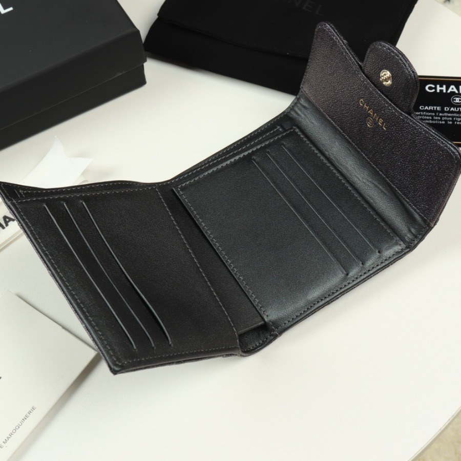 A81900  classic small flap wallet, CAVIAR CALFSKIN