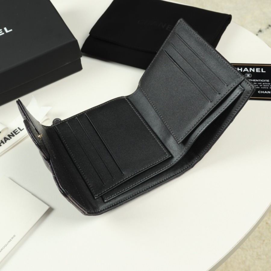 A81900  classic small flap wallet, CAVIAR CALFSKIN