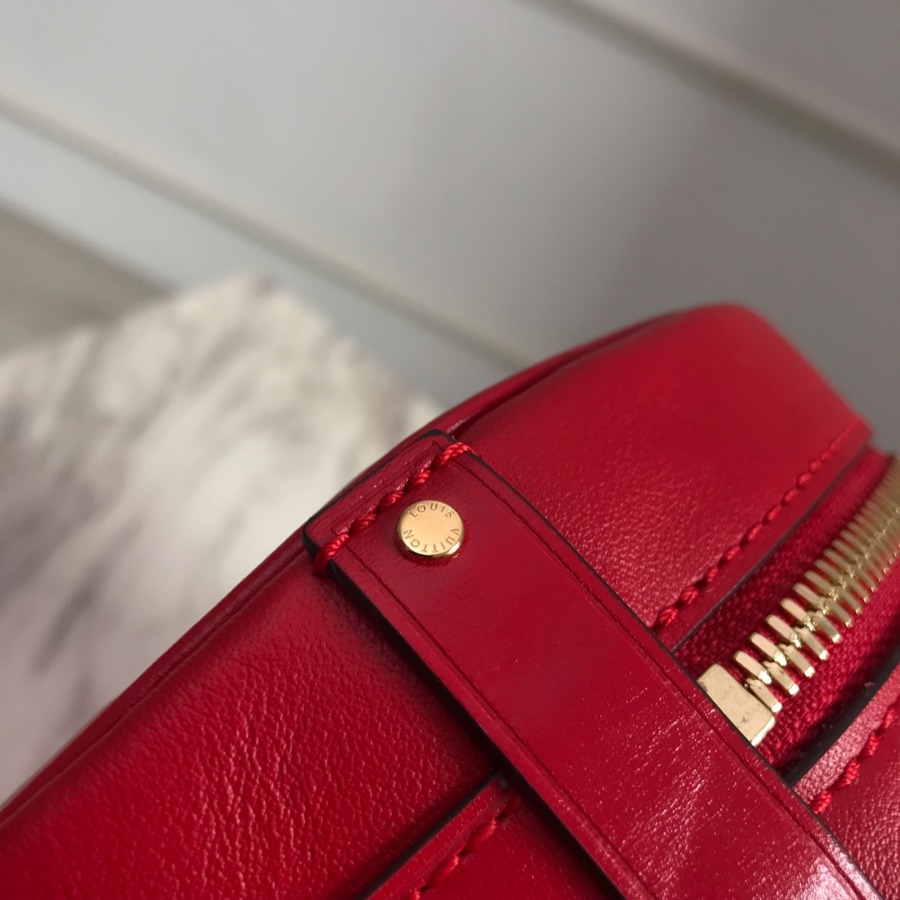 M54100 BOITE CHAPEAU SOUPLE, Louis Vuitton LV Women - Handbags - Cross Body Bags