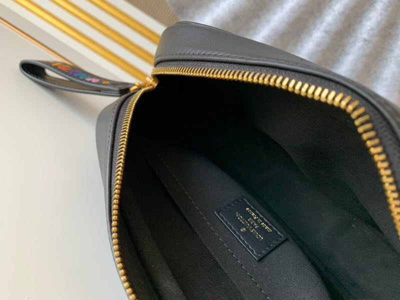 M53682 LOUIS VUITTON NEW WAVE CAMERA BAG,  Louis Vuitton LV Handbags