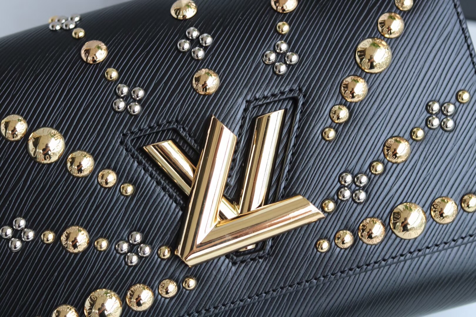 M52510, TWIST MM EPI Leather Handbag, Louis Vuitton LV
