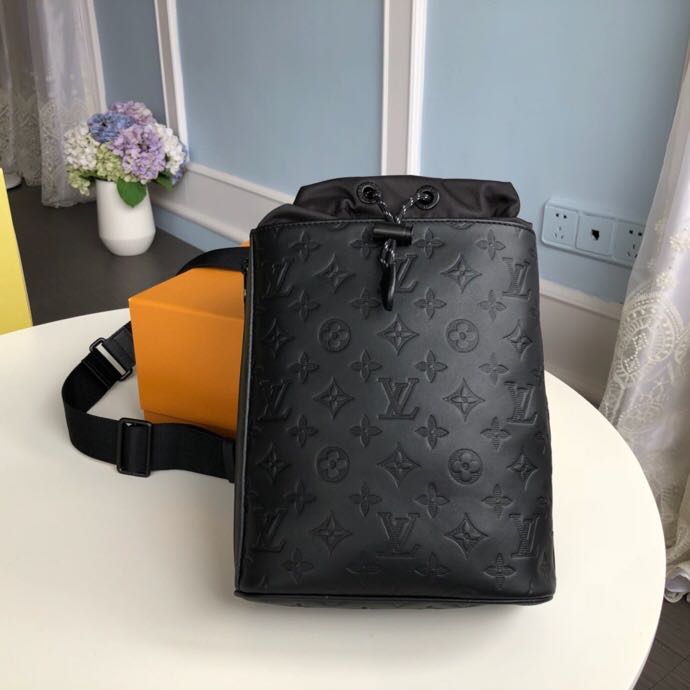M44633, CHALK SLING BAG, Louis Vuitton LV