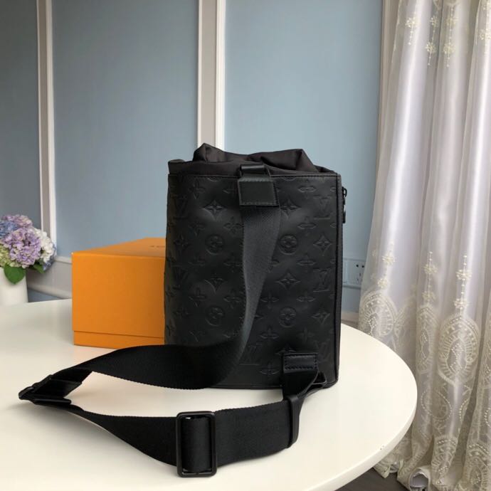 M44633, CHALK SLING BAG, Louis Vuitton LV