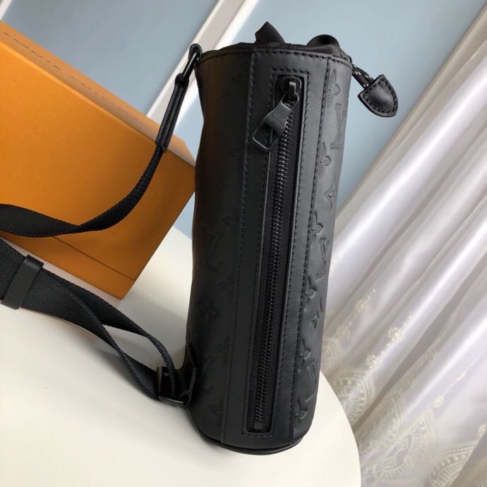 M44633, CHALK SLING BAG, Louis Vuitton LV
