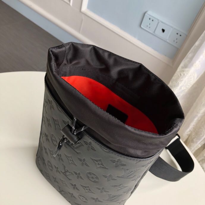 M44633, CHALK SLING BAG, Louis Vuitton LV