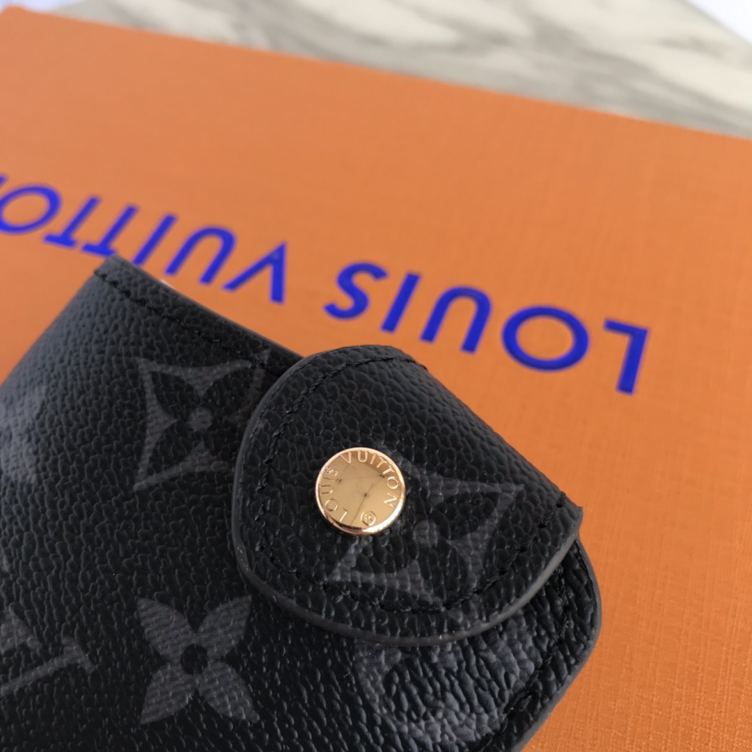 SUNGLASSES CASE MM, LOUIS VUITTON LV